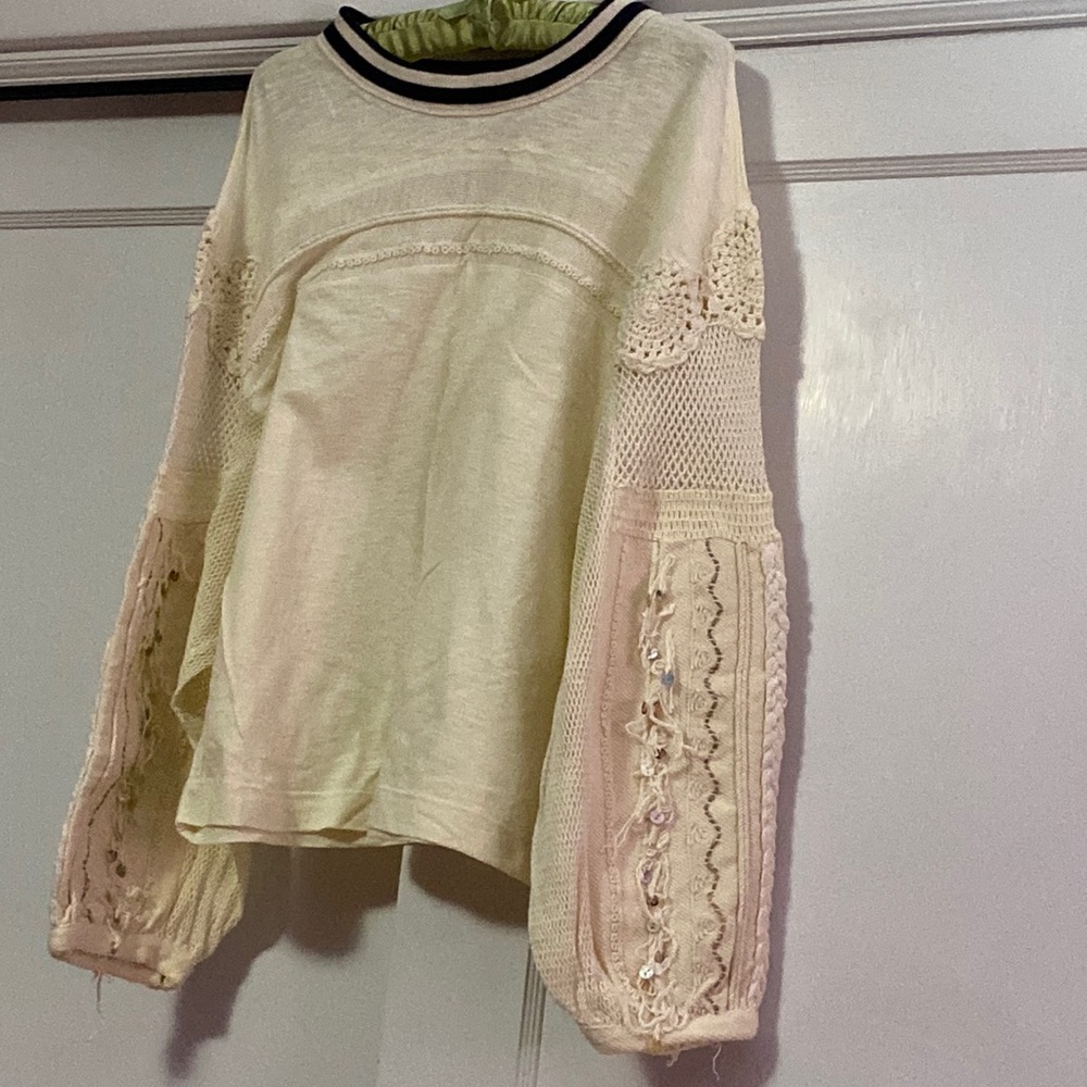 Free People size medium creme sweatshirt crochet netted embroidered sleeves